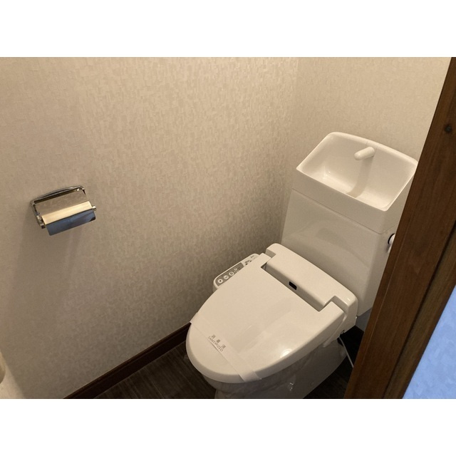 リブレス外川戸建のトイレ|ゆったりとした空間のトイレです