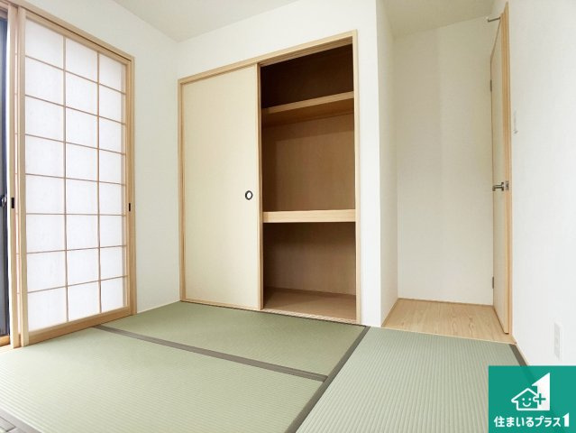 神戸市垂水区神陵台　第29期　未入居の和室|一室あると便利な和室は客間としてだけでなく、小さなお子様のプレイルームや食後のくつろぎスペースとしてもご利用いただけます。収納もついていますので整頓も楽々！