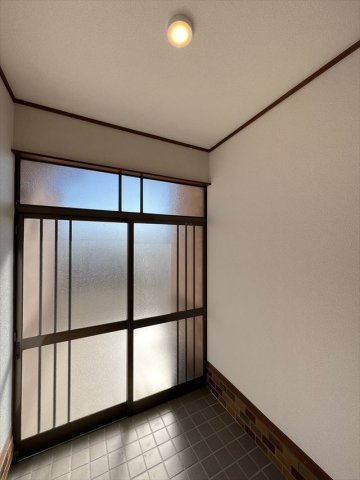鷲宮貸家の玄関|明るい玄関です