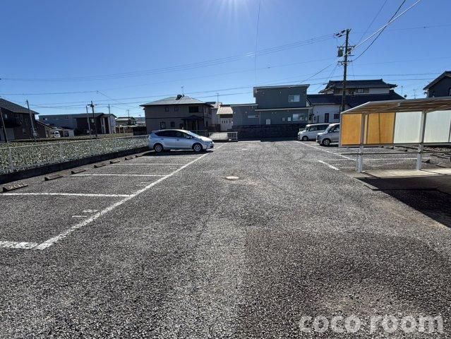 プルニエの駐車場