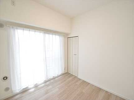 ファミール江波公園ツインズ弐番館の洋室