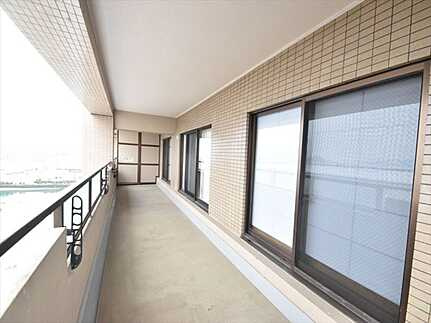 ファミール江波公園ツインズ弐番館のバルコニー