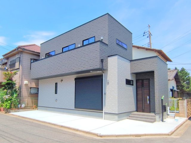 入間郡三芳町大字藤久保の新築一戸建の外観|2025年6月撮影　
北東・南東角地、3LDK＋カースペース2台分の新築一戸建て。
資料請求や現地案内など、お気軽にお問い合わせください。