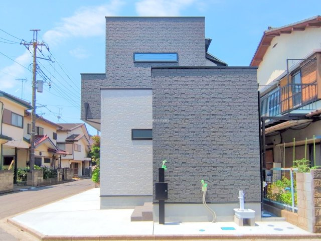 入間郡三芳町大字藤久保の新築一戸建の外観|北東側6.2m公道、南東側5.2m公道、開放感ある明るい立地です。