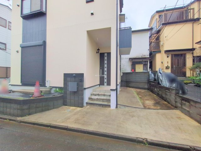 入間郡三芳町大字藤久保の中古一戸建の外観|セカンドカーにも便利な駐車スペース2台分！