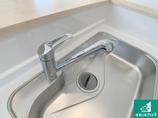 明石市北王子町　第2期　新築一戸建ての設備|浄水器を内蔵！炊飯時、お茶を作る時に安心してお水を使えます！お湯と冷水、浄水と原水、シャワーの切替えもワンタッチです！