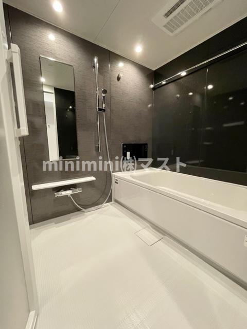 コンフォリア・リヴ谷町四丁目の浴室