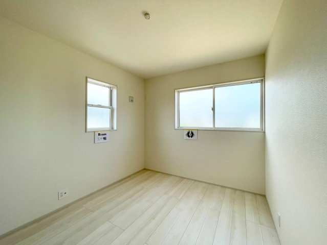 耐震等級３！ご成約プレゼント対象物件！の洋室|日当たり風通しともに良好！明るく朝を迎えられるつくりになっています♪