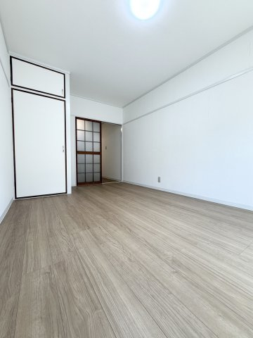 【 仲介手数料無料対象物件 】エクセレント櫛原の洋室|落ち着いた色調の洋室です