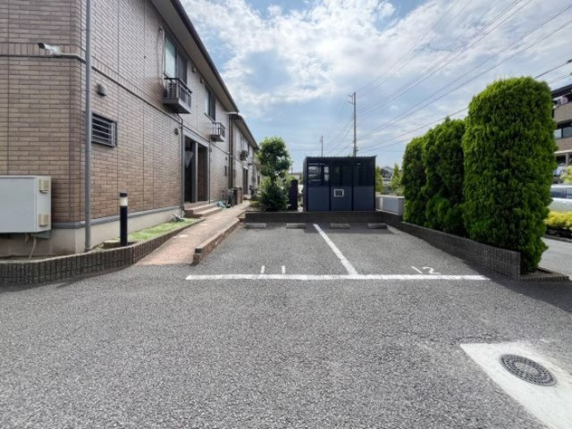 Reveur本一色Fの駐車場