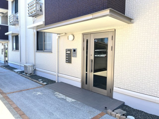 メゾンセレナのエントランス