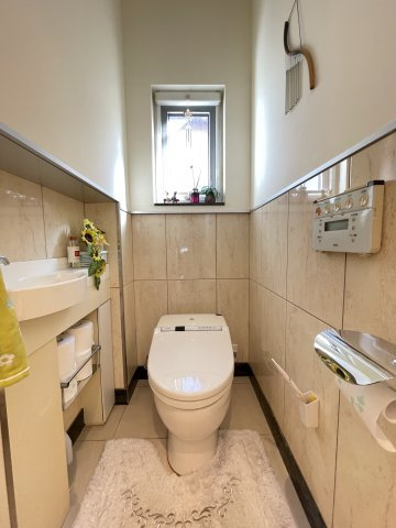 喜多見3丁目戸建のトイレ