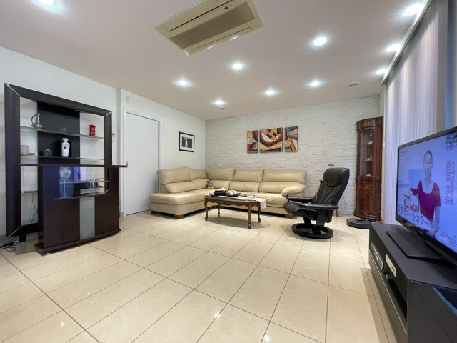 喜多見3丁目戸建の居間・リビング