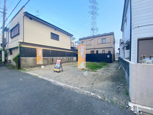 寺本５丁目　建築条件無し土地の外観|おうちの西側は通路のため通風良好！花里小学校まで徒歩５分！ママもお子様も安心の距離です♪公園も近くにあり子育てしやすい環境です♪