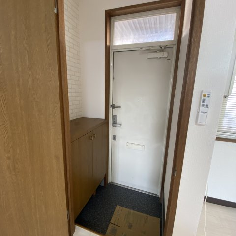シャトーハイツの玄関|明るい玄関です