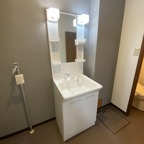 シャトーハイツの洗面所|ゆったりとスペースのある洗面所