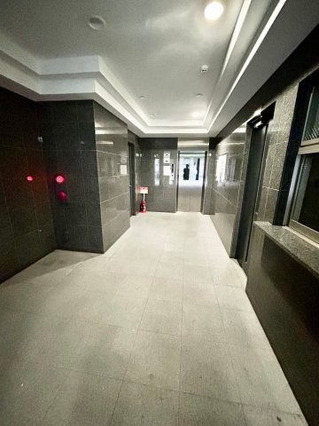 ファーストワン江坂のエントランス