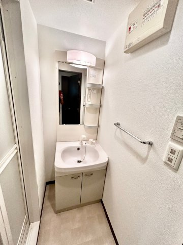 ファーストワン江坂の洗面所