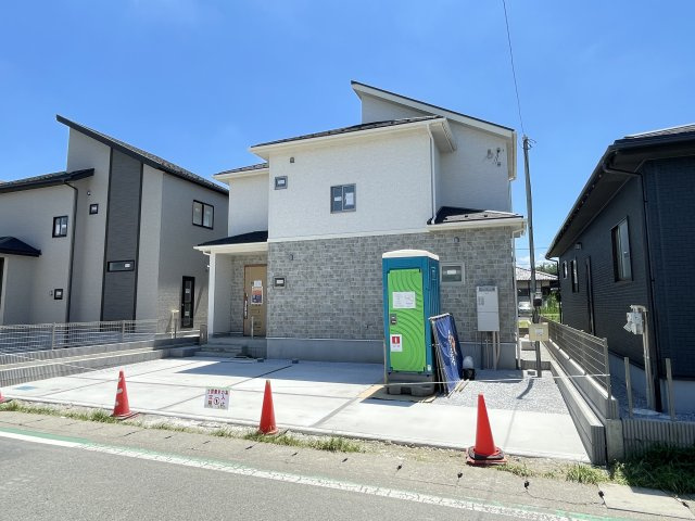 高崎市新町（全5棟）2号棟の前面道路含む現地写真