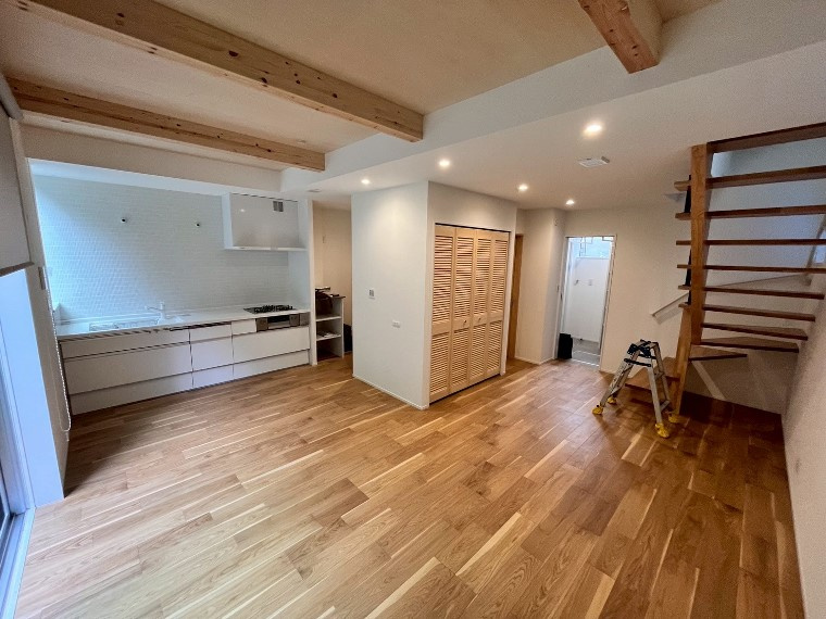 深大寺北町戸建の居間・リビング