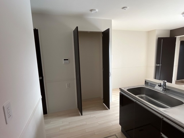 プライム柏木のキッチン|キッチン横収納(イメージ)