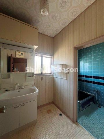 【現地画像あり】　厚木市長谷　中古戸建　39.62坪の独立洗面台|水回り集中設計で毎日の家事効率UPしますよ♪