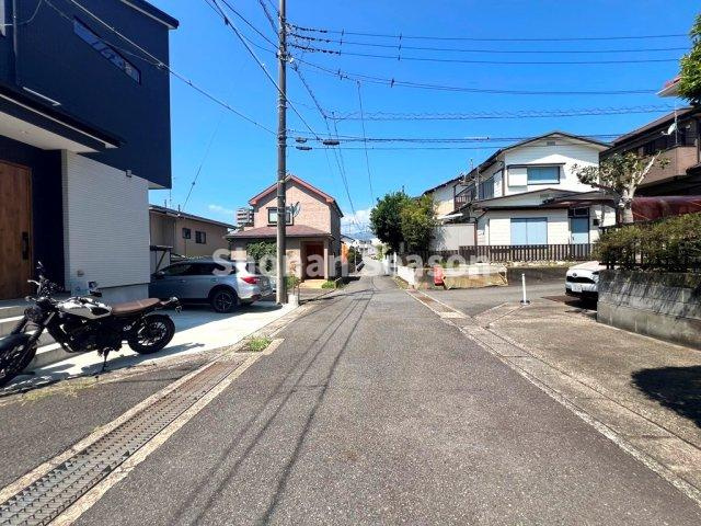 【現地画像あり】　厚木市長谷　中古戸建　39.62坪の周辺|小学校近く、スーパー（徒歩３分）暮らしやすい住環境が広がります♪