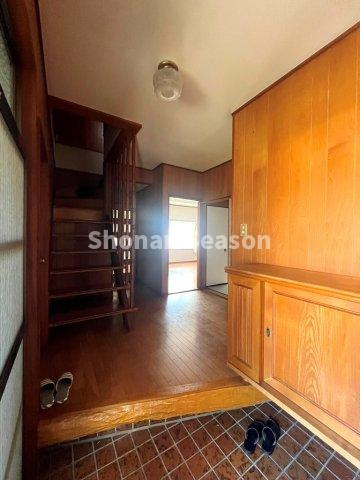 【玄関】 | 履物が雑多にならずに済むシューズBOXも完備されております♪