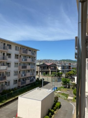 兵庫県公社　川西松ケ丘（１）２号棟の展望