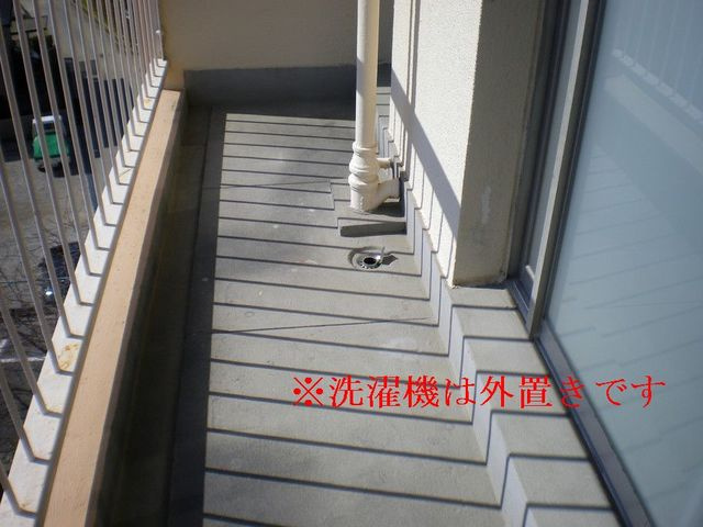 兵庫県公社　川西松ケ丘（１）２号棟のバルコニー|落ち着いた時間を過ごせるバルコニーです