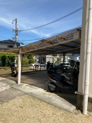 兵庫県公社　川西松ケ丘（１）２号棟のその他共用部分|バイク置場です