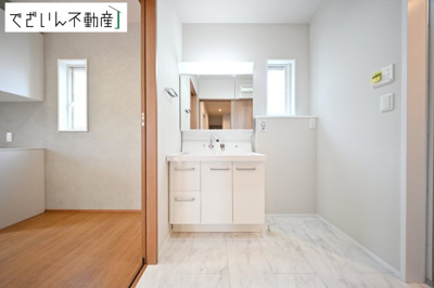 【独立洗面台】 | フェリディアガーデン上里町勅使河原　新築住宅 | ≪4号棟≫
現地(2025年月11月撮影)