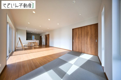 【居間・リビング】 | フェリディアガーデン上里町勅使河原　戸建住宅 | ≪4号棟≫
現地(2025年月11月撮影)