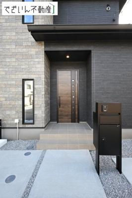 【玄関】 | フェリディアガーデン上里町勅使河原　新築住宅 | ≪4号棟≫
現地(2025年月11月撮影)