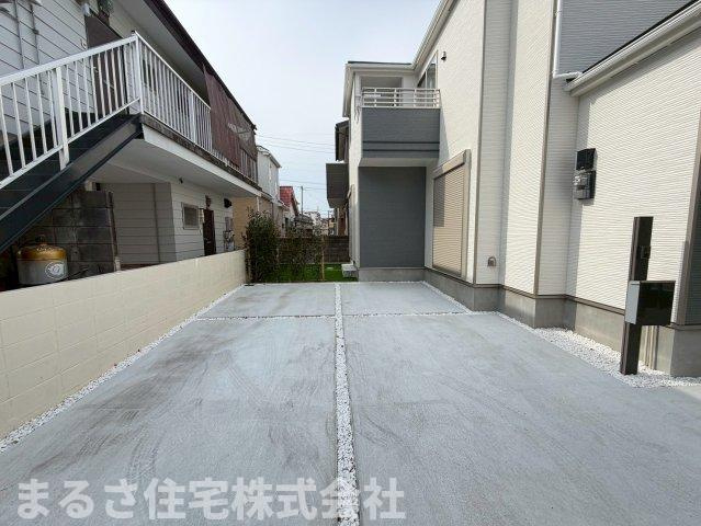 恒久10期　新築戸建の前面道路含む現地写真