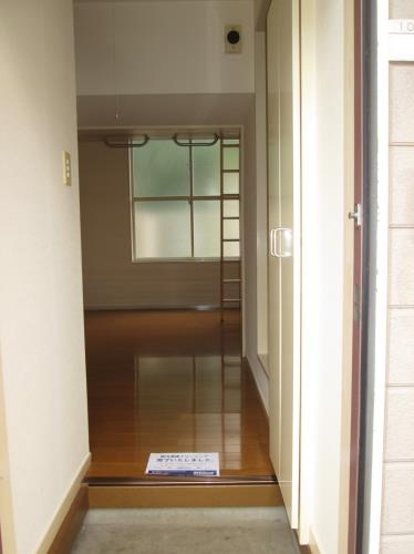 ロイヤルエモンド藤沢の玄関