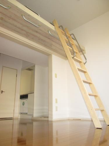 ロイヤルエモンド藤沢の居間・リビング