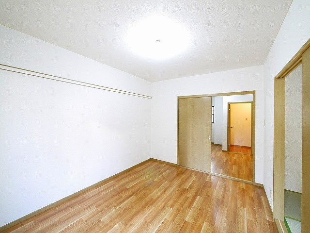 メゾン・ド・プルミエールの内装|コンパクトで使いやすい洋室です