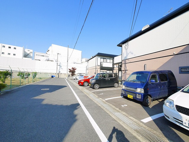 メゾン・ド・プルミエールの駐車場|駐車場に車を止められます