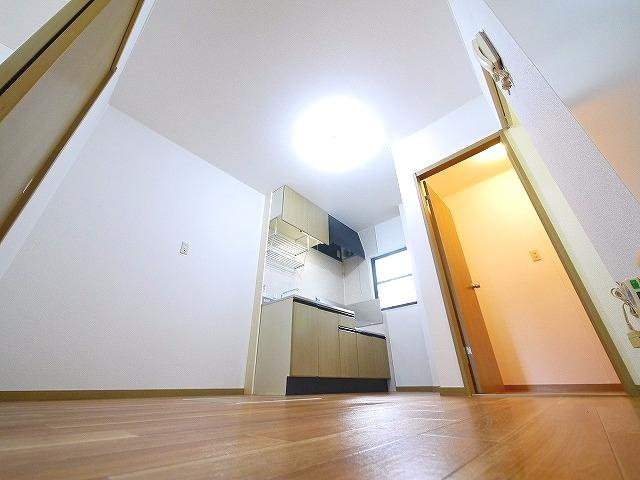 メゾン・ド・プルミエールの居間・リビング|ゆったりとした居間です