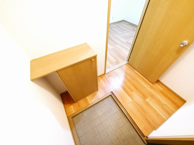 メゾン・ド・プルミエールの玄関|収納もある玄関です