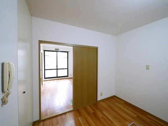 メゾン・ド・プルミエールの居間・リビング|こちらのリビングで趣味の時間をお楽しみください