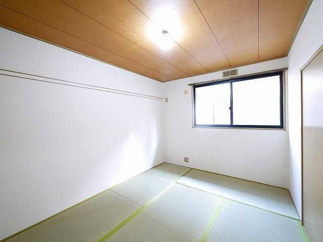 メゾン・ド・プルミエールの和室|和室ならではの温かな和の空間で寛ぎの時間を過ごせます
