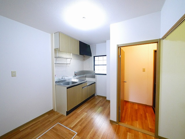 メゾン・ド・プルミエールの居間・リビング|ゆったり過ごせるリビングです