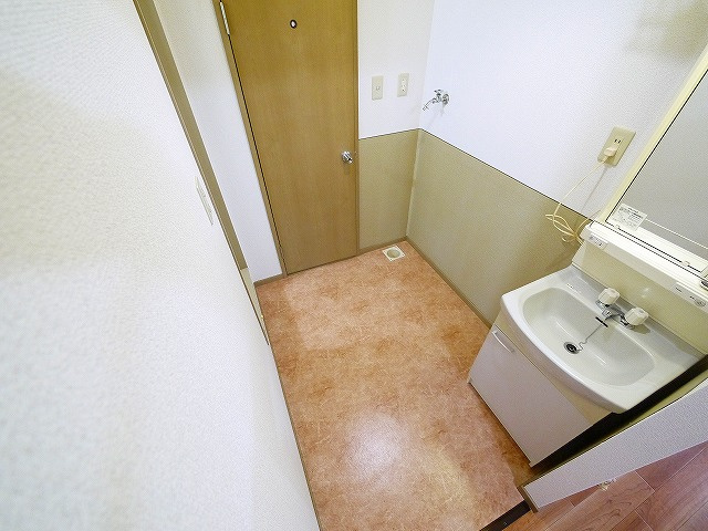 メゾン・ド・プルミエールの洗面所|明るい洗面所です