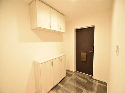 ファミール江波公園ツインズ弐番館の玄関