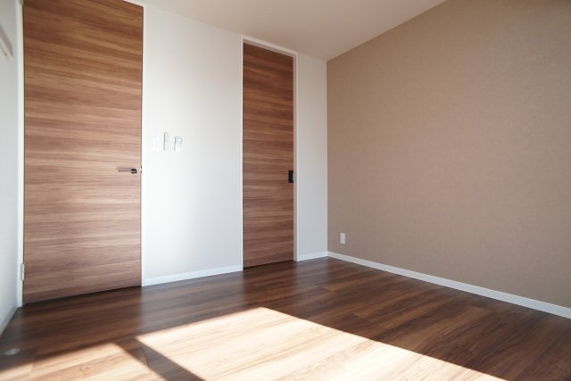 ＦＩＲＳＴ　ＳＣＥＮＥ　Ⅴ番館の玄関