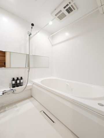 ＦＩＲＳＴ　ＳＣＥＮＥ　Ⅴ番館の浴室