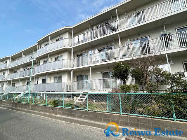 茅ヶ崎海岸松が丘ハイツ　J棟の外観