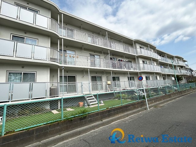 茅ヶ崎海岸松が丘ハイツ　J棟の外観